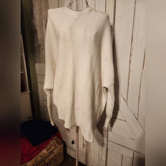 Free People over sized Asymmetrical Sweater - Picture 3 of 4